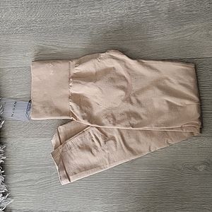 NVGTN beige contour NWT